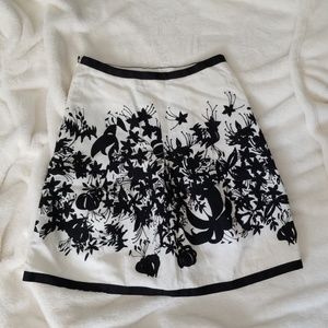 Loft off-white with black flower mini skirt